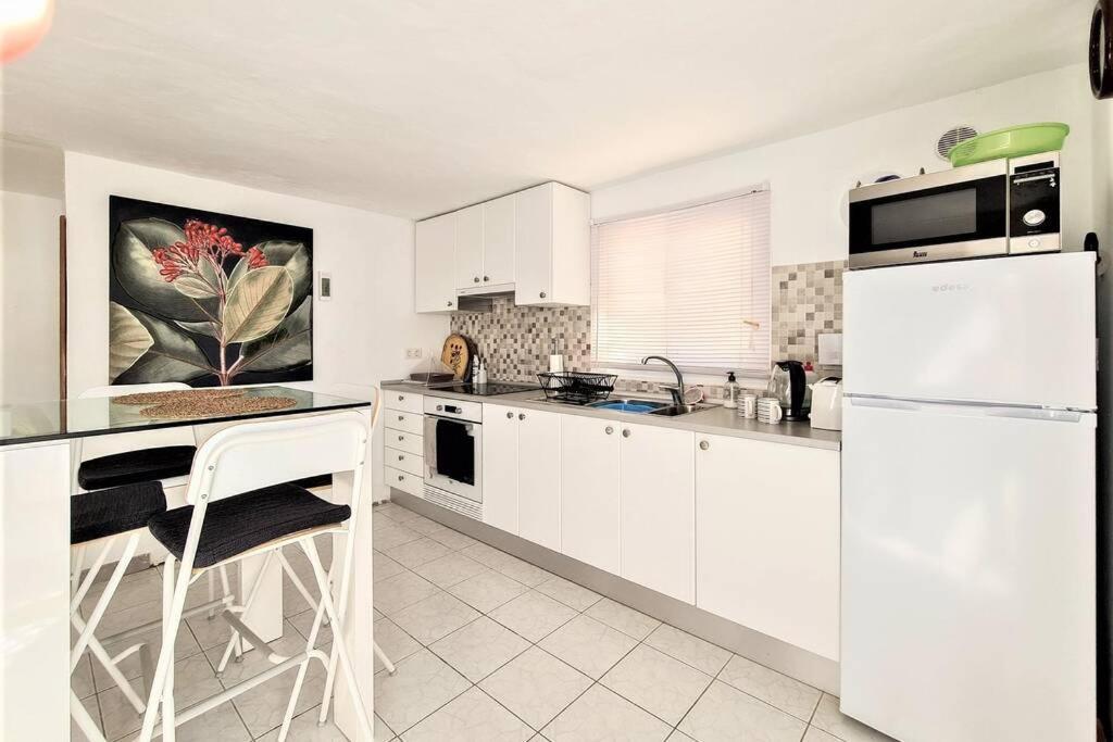 Stunning Sea View Villa With 6 Bedrooms & Heated Pool - Villa Renaissance Playa Blanca  Rom bilde